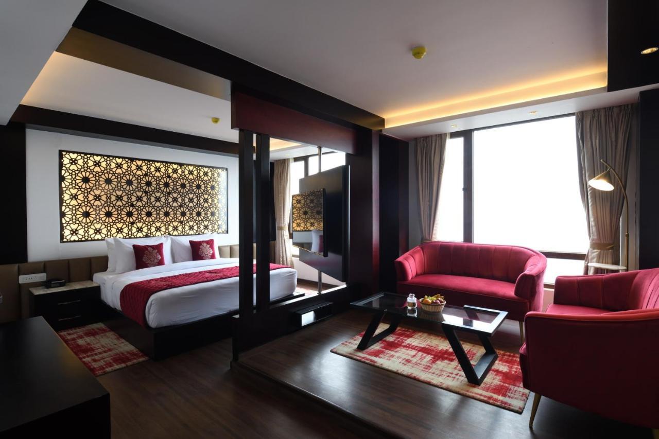 Hotel Ramada By Wyndham & Casino Golden 5*