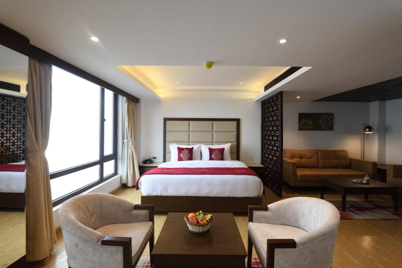 Ramada By Wyndham & Casino Golden