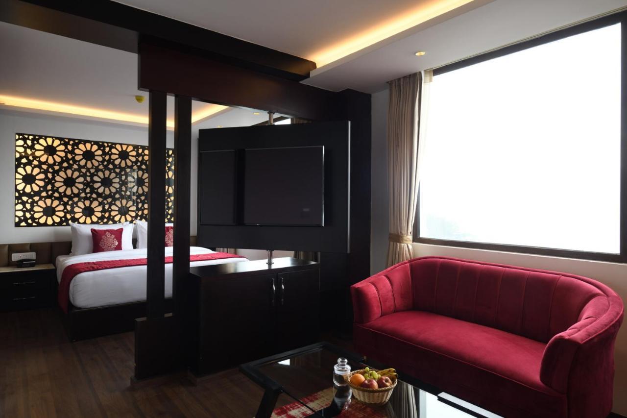 Ramada By Wyndham & Casino Golden