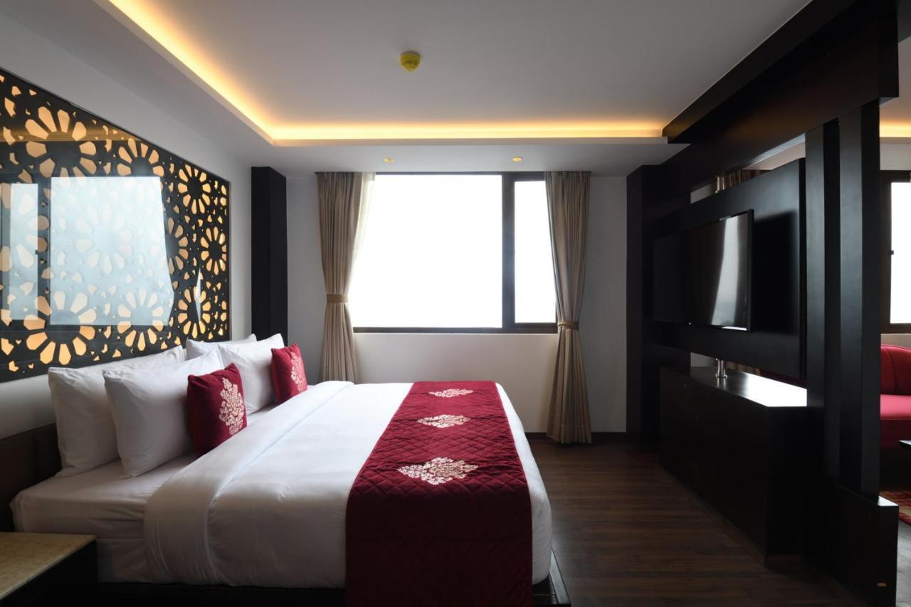 Ramada By Wyndham & Casino Golden