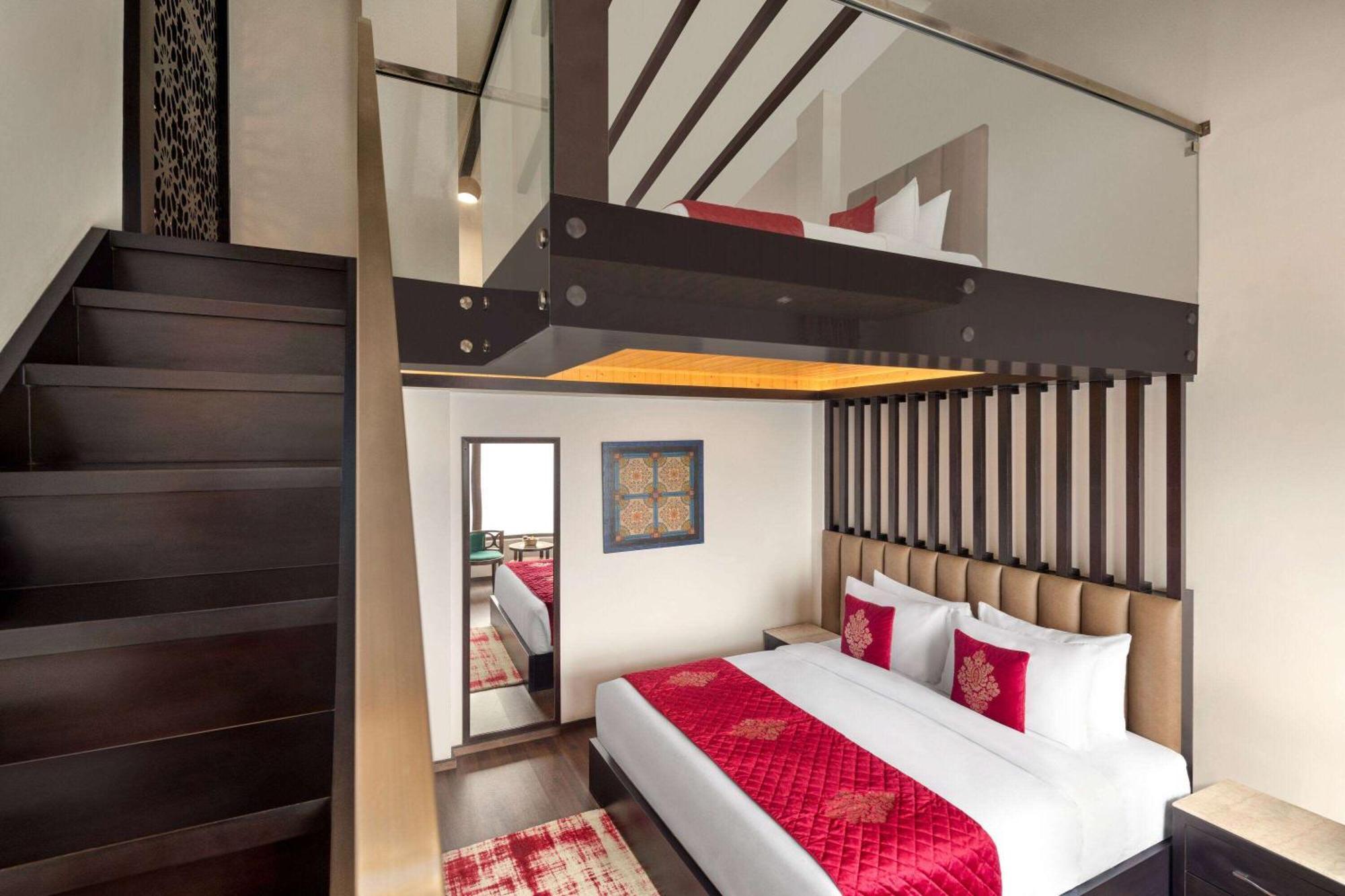 Ramada By Wyndham & Casino Golden